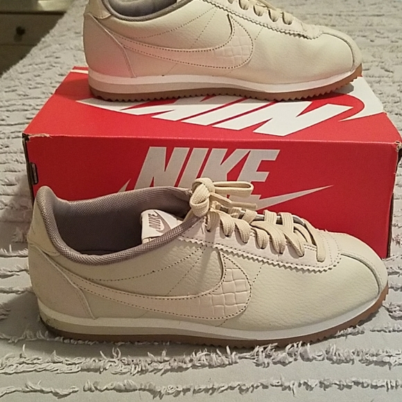 nike cortez leather lux beige